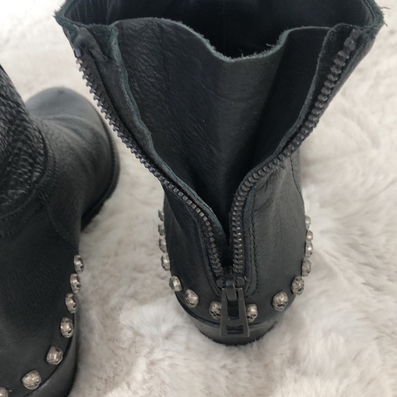 Zadig & Voltaire
Skull Leather Ankle Boots
Size: 8.5 US - Picture 9 of 16